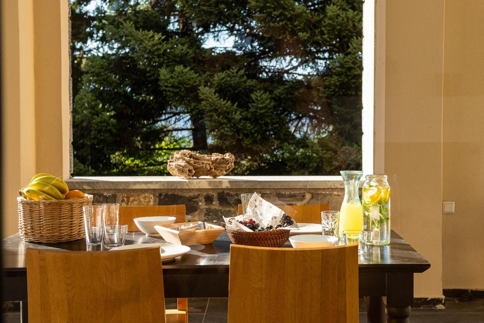 Natura Hotel ヴィティナ エクステリア 写真